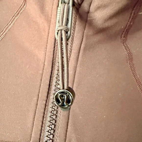 Lululemon Define Jacket in Luon fabric and the color Espresso size 4 - Picture 2 of 6
